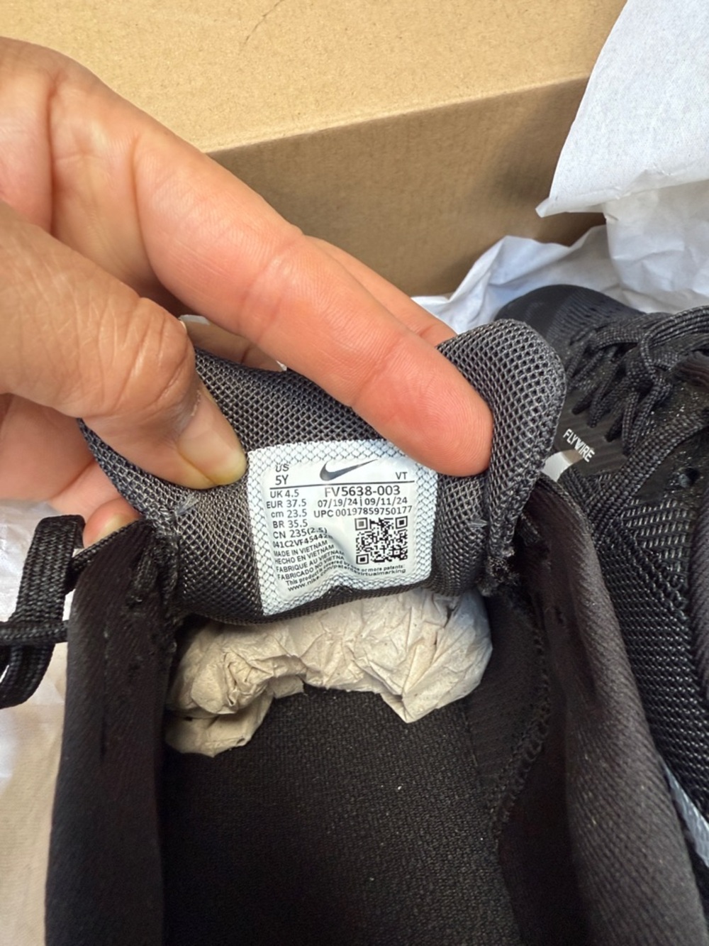 Nike Black and White Trail Running Sneakers - Picture 7 of 8